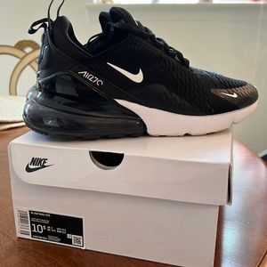W Air Max 270 black and white